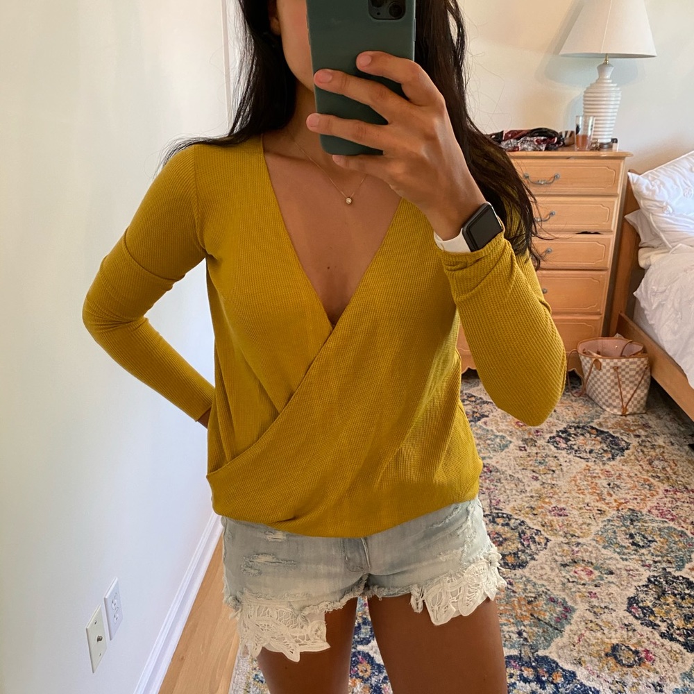 Urban Outfitters Mustard Top, size extra small EUC